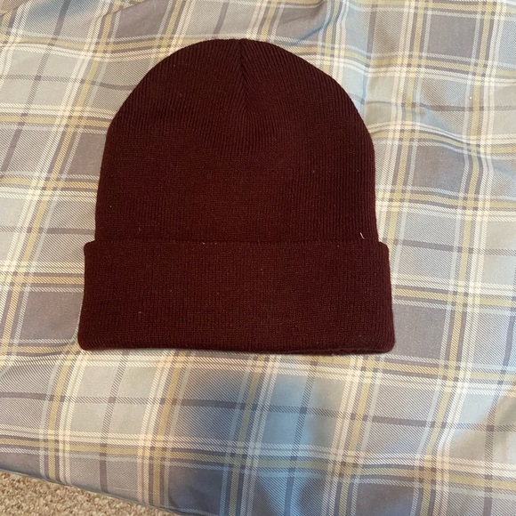 Maroon toque - Picture 2 of 2